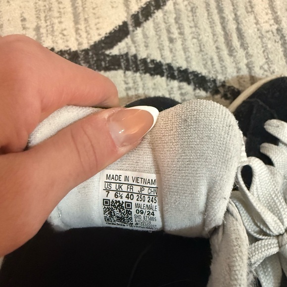 Adidas Classic Black and White Shoes - Picture 2 of 6